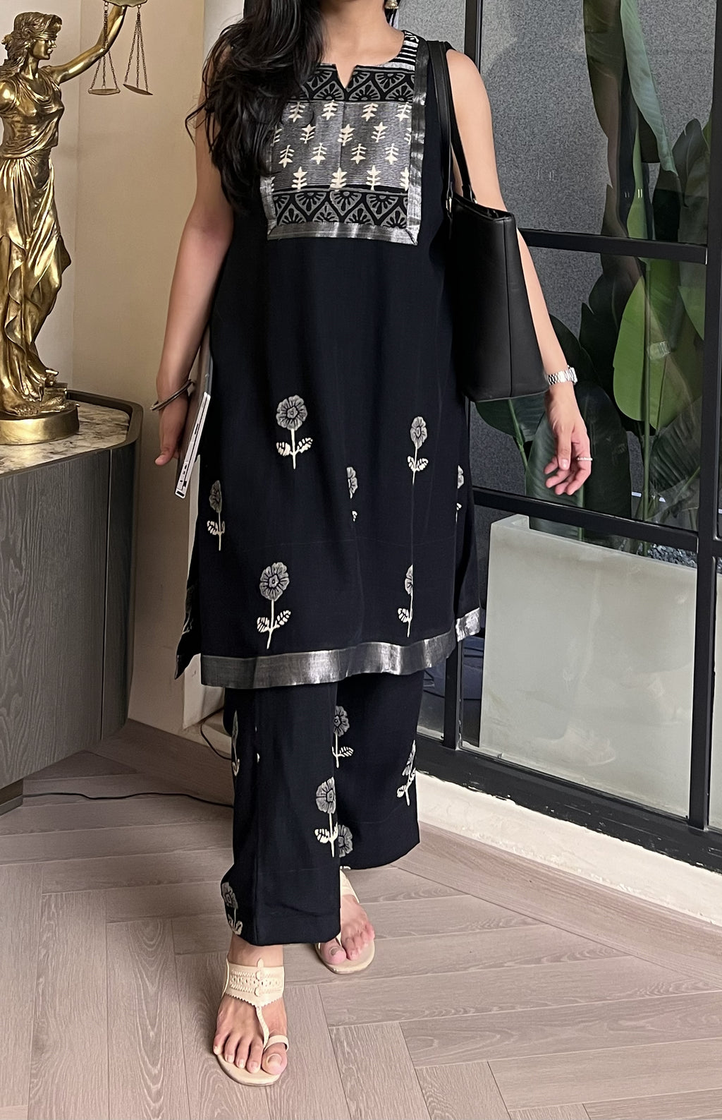 Linen Black Sleeveless Floral Block-Print Kurta & Pants Set