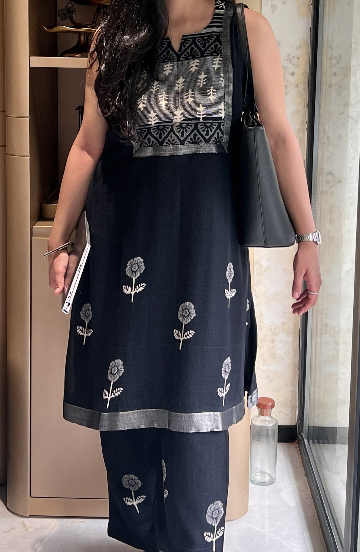 Linen Black Sleeveless Floral Block-Print Kurta & Pants Set