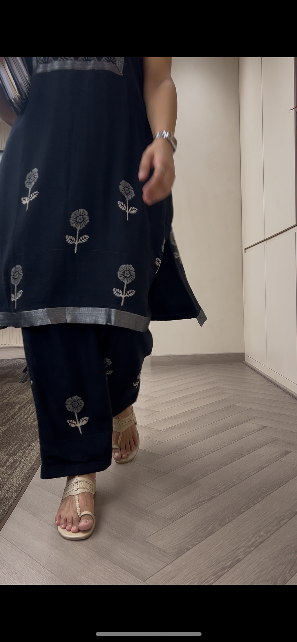Linen Black Sleeveless Floral Block-Print Kurta & Pants Set