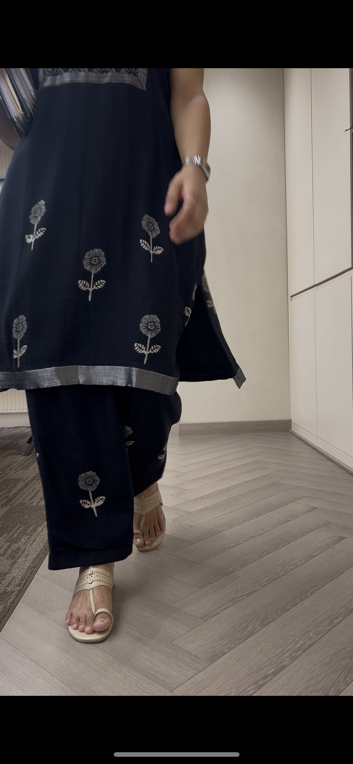 Linen Black Sleeveless Floral Block-Print Kurta & Pants Set
